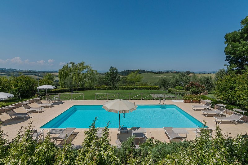 Villa Il Fiore e la Farfalla – Villa mit Pool in den Hügeln von Pesaro