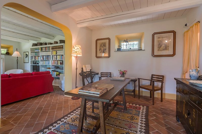 Villa La Capuccina - living room furnished according to the local taste