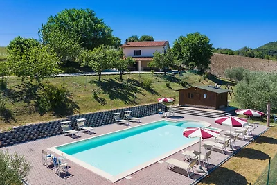 Casale Lucy
