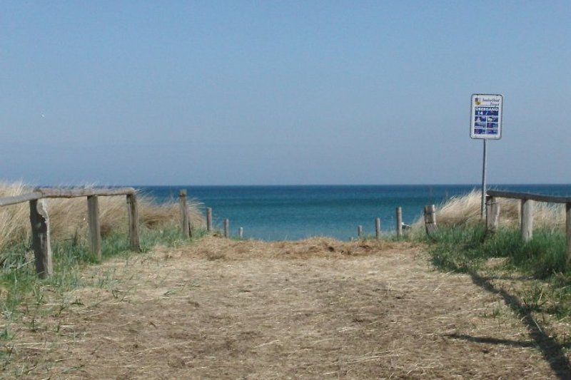 Prijelaz na plažu 14 udaljen je 1 minutu hoda.