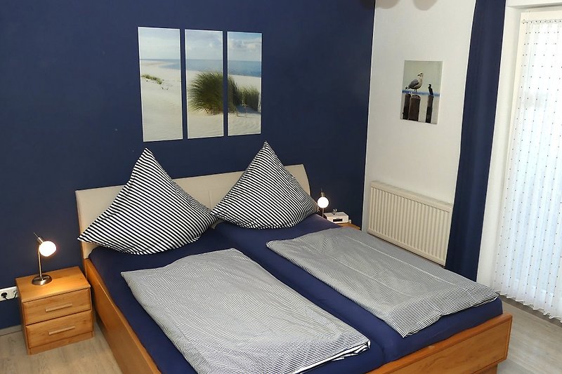 Schlafzimmer mit Doppelbett 180 x 200