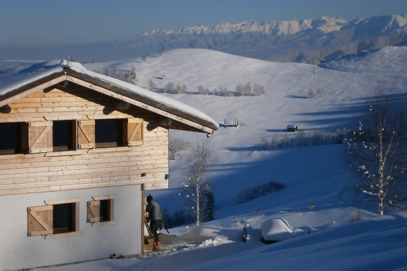 Winter mit Fogarasch Gebirge im Hintergrund