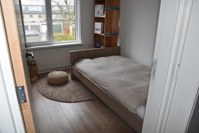 Schlafzimmer mit Doppelbett (120x200)