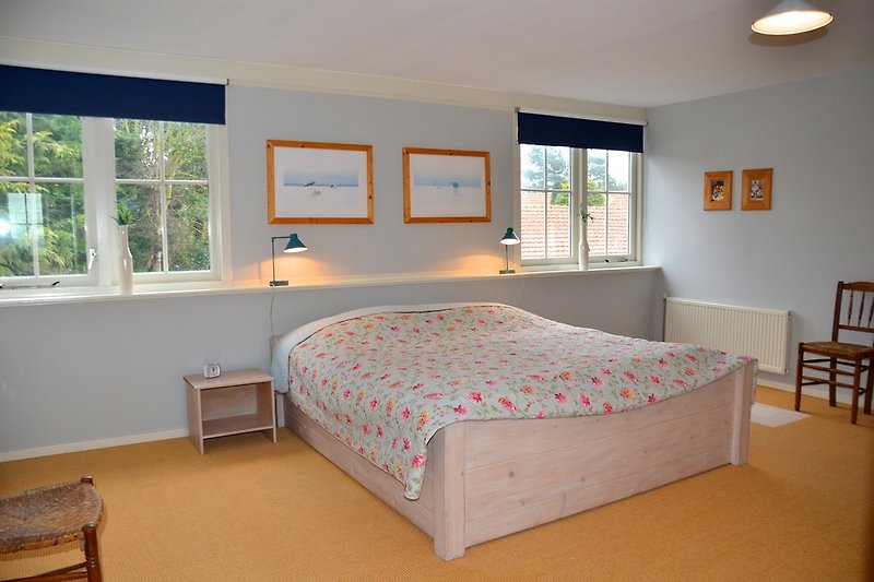 Schlafzimmer mit Doppelbett(180x200)