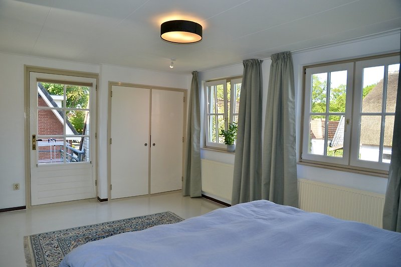 Schlafzimmer 1 mit Doppelbett (180x210)