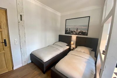 1025- Alte Da(h)me - Neu