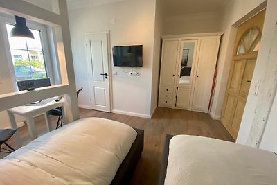 1025- Alte Da(h)me - Neu