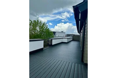 2000 - Penthouse Leni