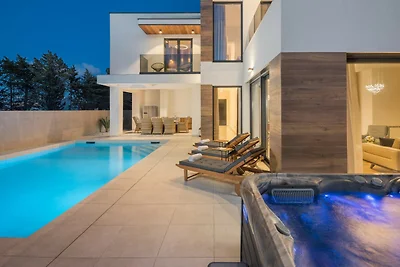 Villa Luxor