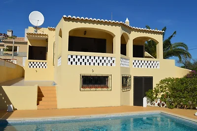 Villa Amarela