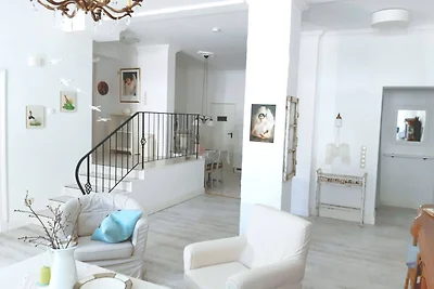 Avalon House "the Swan's Nest" ****