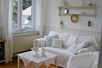 Haus Avalon "White Beauty" ***