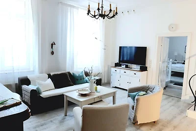 Avalon House "the Swan's Nest" ****