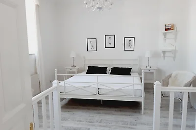 Avalon House "the Swan's Nest" ****