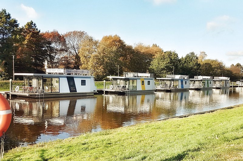 Hausboot im WeserElbedreieck in Bad Bederkesa Firma