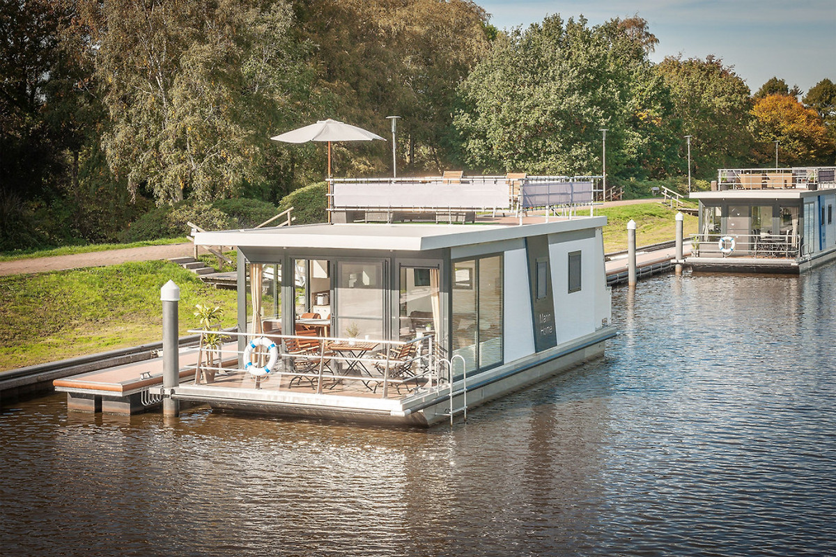 Hausboot im WeserElbedreieck in Bad Bederkesa Firma