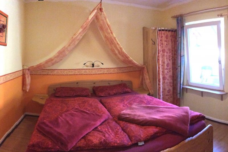 Doppelzimmer im EG mit Bett 180 x 200 cm