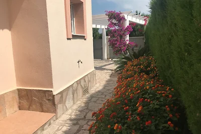 Villa mit Pool 500 m vom Sandstrand