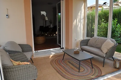 Villa mit Pool 500 m vom Sandstrand