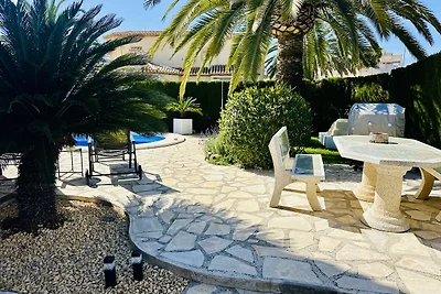 Ugodna kuća u nizu u Denia