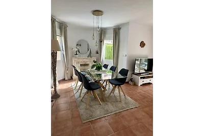 Villa mit Pool 500 m vom Sandstrand
