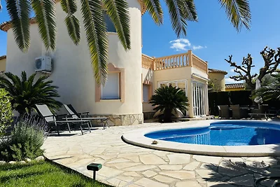 Ugodna kuća u nizu u Denia