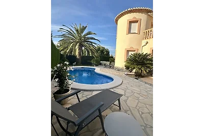 Villa mit Pool 500 m vom Sandstrand
