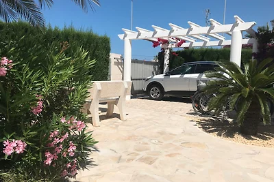 Villa mit Pool 500 m vom Sandstrand