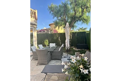 Villa mit Pool 500 m vom Sandstrand