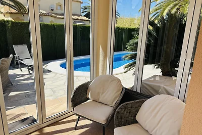 Ugodna kuća u nizu u Denia