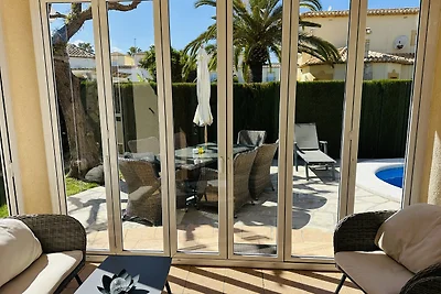 Ugodna kuća u nizu u Denia