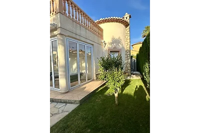 Villa mit Pool 500 m vom Sandstrand