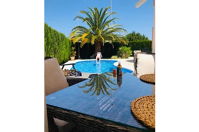 Villa mit Pool 500 m vom Sandstrand