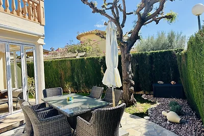 Ugodna kuća u nizu u Denia