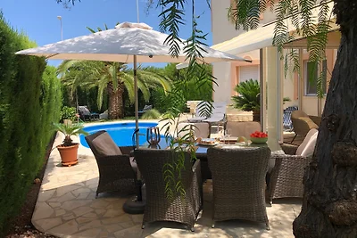 Villa mit Pool 500 m vom Sandstrand