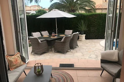 Villa mit Pool 500 m vom Sandstrand