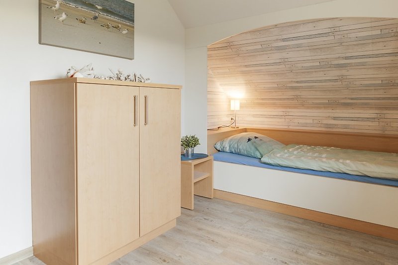 Sypialnia z dwoma łóżkami alkową na piętrze