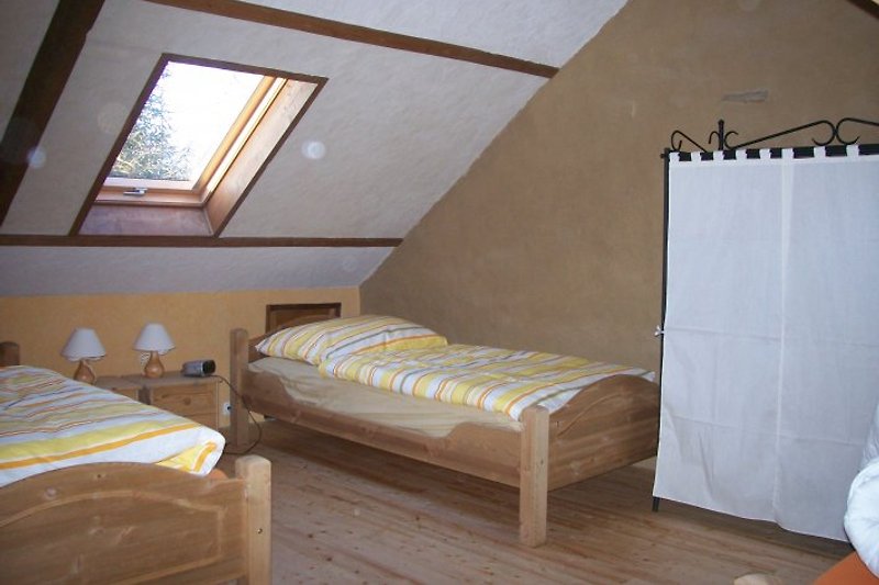 Schlafzimmer mit 3 Einzelbetten