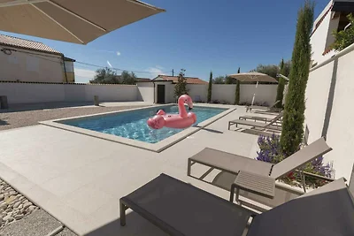 Erstaunliche Villa mit Pool nur 2 km vom Stra...
