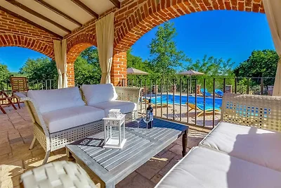 4 Schlafzimmer Villa mit Pool und extra gross...