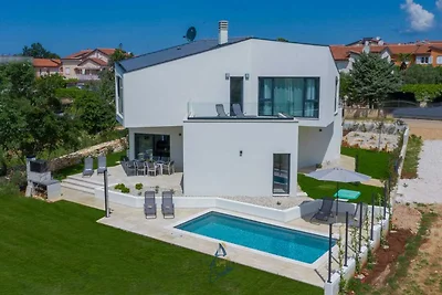Villa mit privatem Pool und Blick auf die...
