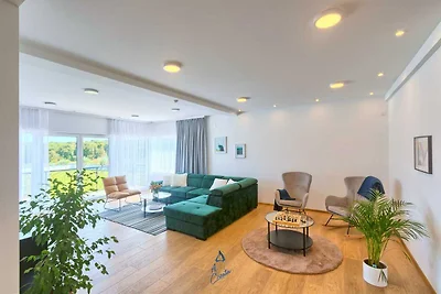 Moderne 6-SZ-Villa für 12+2 mit Pool in der N...