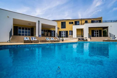 Moderne villa met 5 slaapkamers voor 10+1 per...