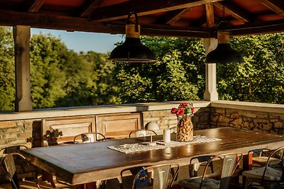 Villa rustica Vigini con piscina per un massi...