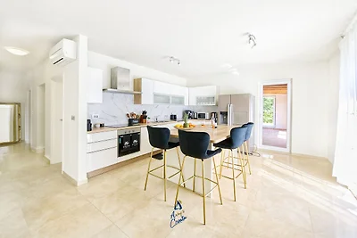 4-Zimmer-Villa für 8+1 mit Pool und Sauna