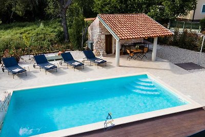 Villa de 3 hab con piscina y amplio jardín