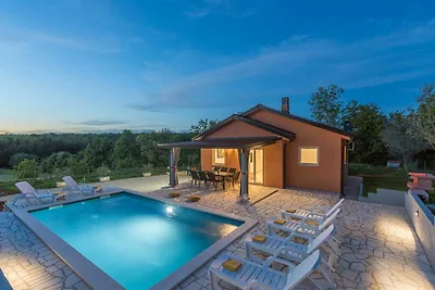 3 Schlafzimmer Villa mit privatem Pool, Whirl...