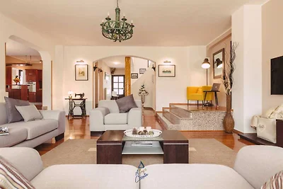 Wunderschöne 5-SZ-Villa mit privatem beheizba...