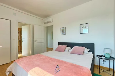 Moderne 6-SZ-Villa für 12+2 mit Pool in der N...