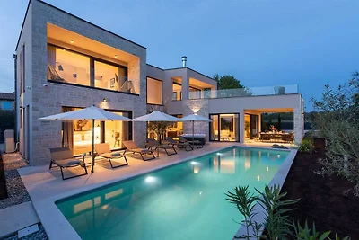 Luxuriöse und stilvolle 4-Schlafzimmer-Villa ...